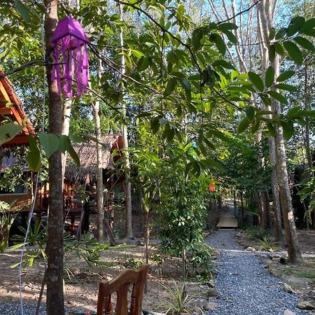 Dahla Lanta Hut Apartment เกาะลันตา ภายนอก รูปภาพ